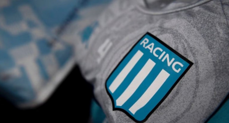 Escudo de Racing. Foto: NA.