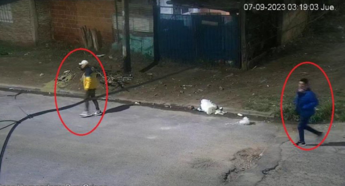 Los dos detenidos quedaron grabados en las cámaras de la zona en la que ocurrió el crimen. Foto: NA