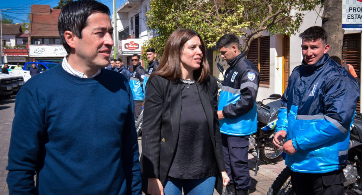 Noe Correa y Leo Nardini, hicieron entrega de nuevos móviles y nuevas motos, destinados a la patrulla de “Protección Ciudadana”. Foto: Prensa.