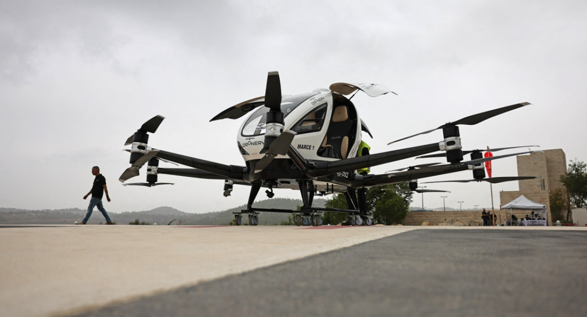 El taxi aéreo que sobrevoló la ciudad de Jerusalén, Israel. Foto: Télam.