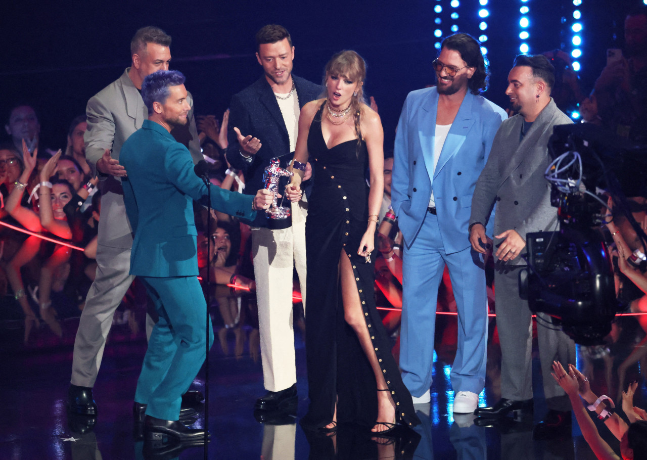 NSYNC junto a Taylor Swift. Foto: Reuters.