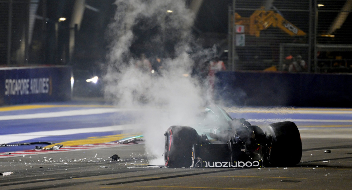 El monoplaza de Lance Stroll sufrió graves daños. Foto: Reuters.