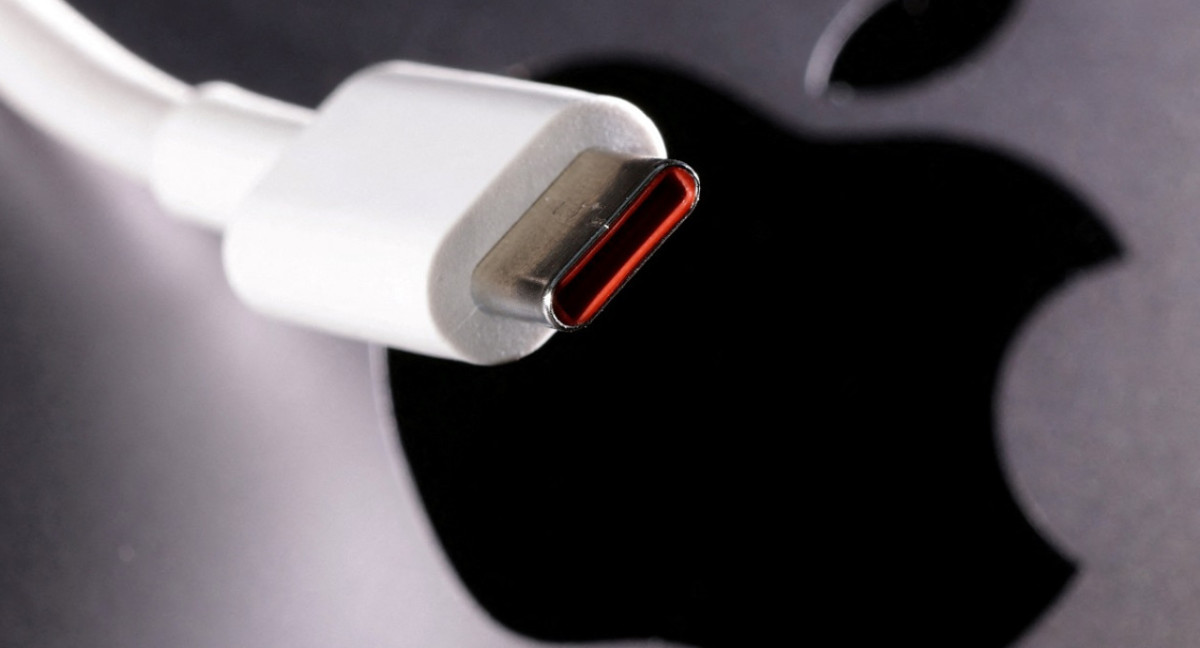 La ficha de carga de USB tipo C del iPhone 15. Foto: Reuters.