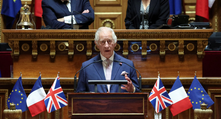 Rey Carlos III en Francia. Foto: Reuters.