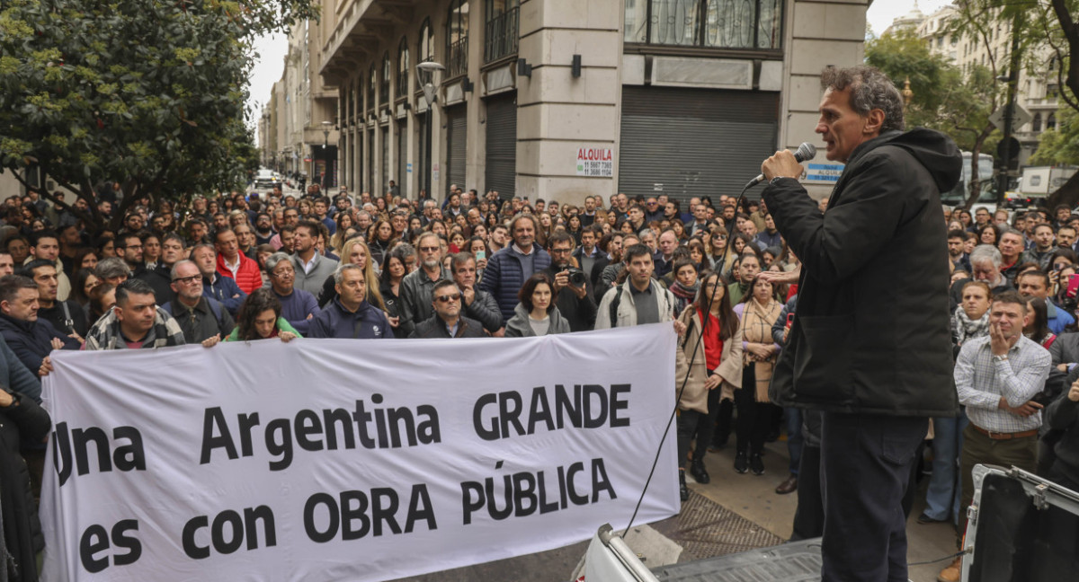 Katopodis realizó la primera asamblea con trabajadores administrativos del Ministerio de Obras Públicas, que continuará en todo el país