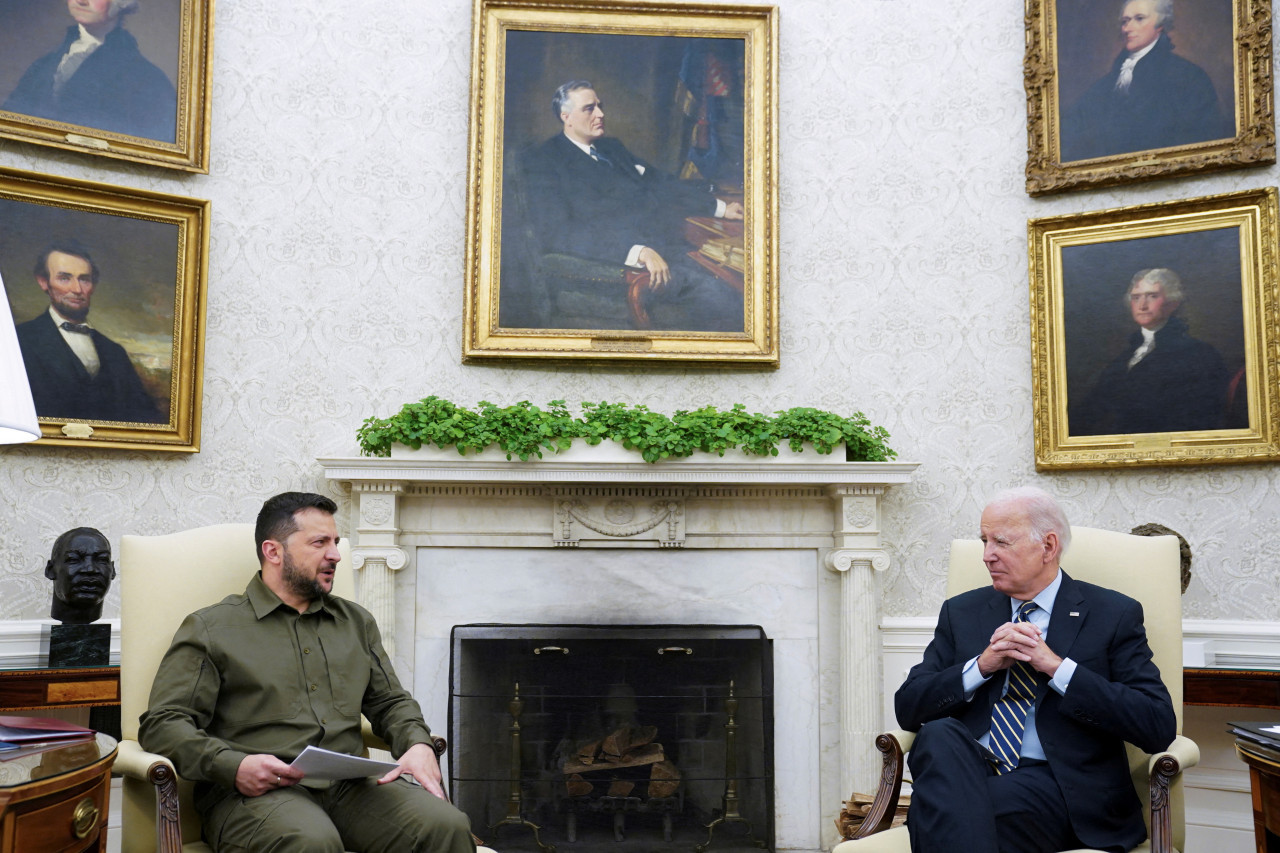 Volodimir Zelenski y Joe Biden. Foto: Reuters.