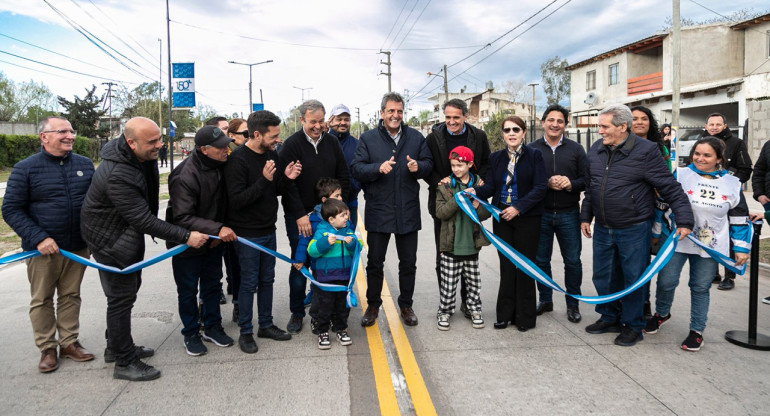 Sergio Massa, Gabriel Katopodis y Mariano Cascallares inauguraron el Parque Don Orione en Almirante Brown. Foto: @CascallaresPJ.