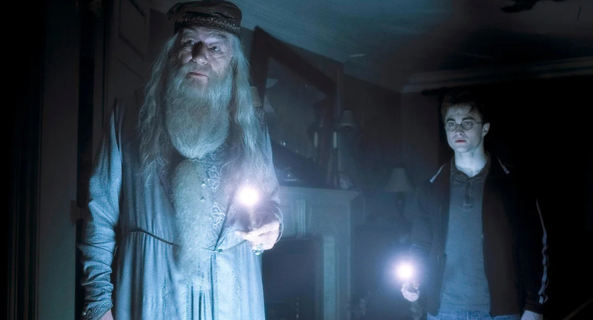 Daniel Radcliffe y  Michael Gambon en Harry Potter. Foto: Warner.