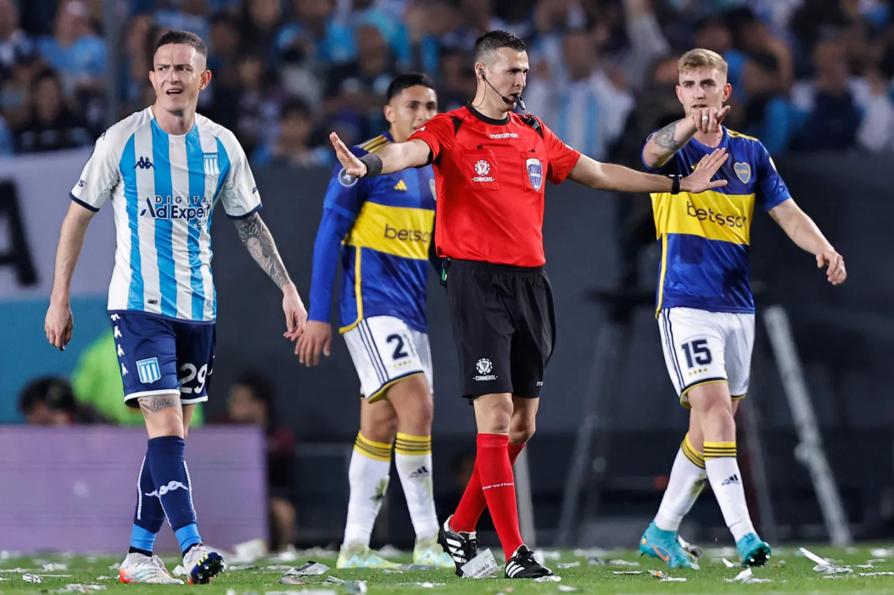 Andrés Matonte arbitró el Racing vs Boca de cuartos de final. Foto: EFE.