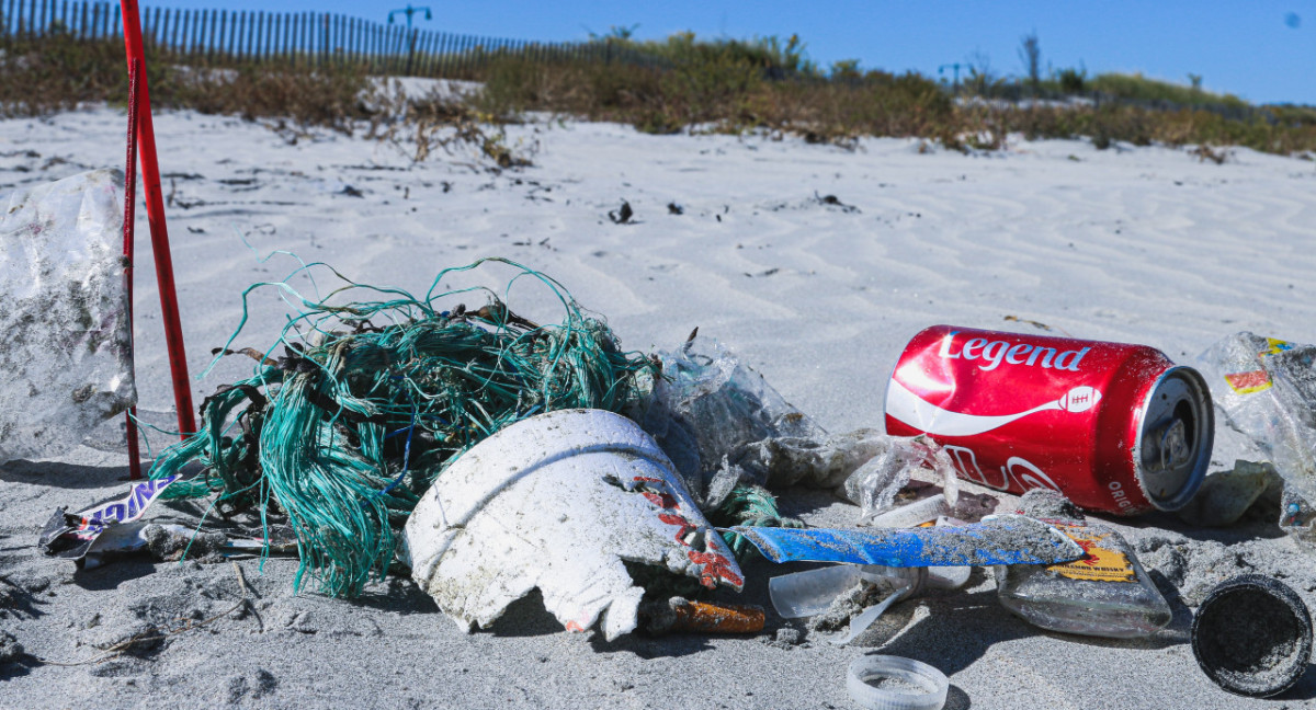 Basura, plásticos, contaminantes, microplásticos. Foto: Unsplash