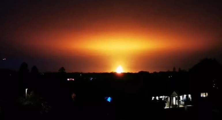 Impresionante explosión en Oxford. Foto: captura de pantalla.