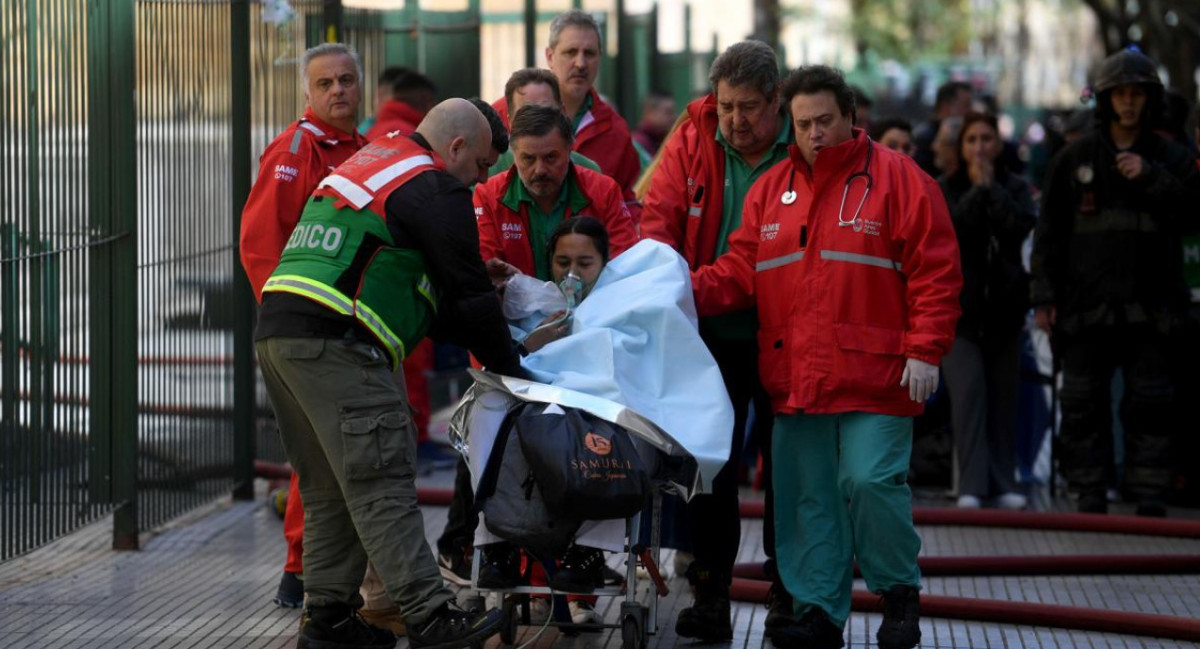 Evacuación en la UBA de Odontología. Foto: Télam.