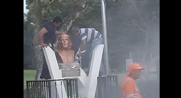 El Salvador: alcalde del partido de Bukele ordenó la destrucción de un monumento al Che Guevara. Foto: Captura de video.