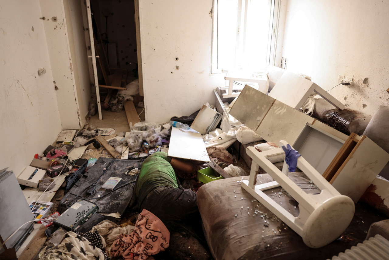 Masacre en el kibutz Kfar Aza. Foto: Reuters.