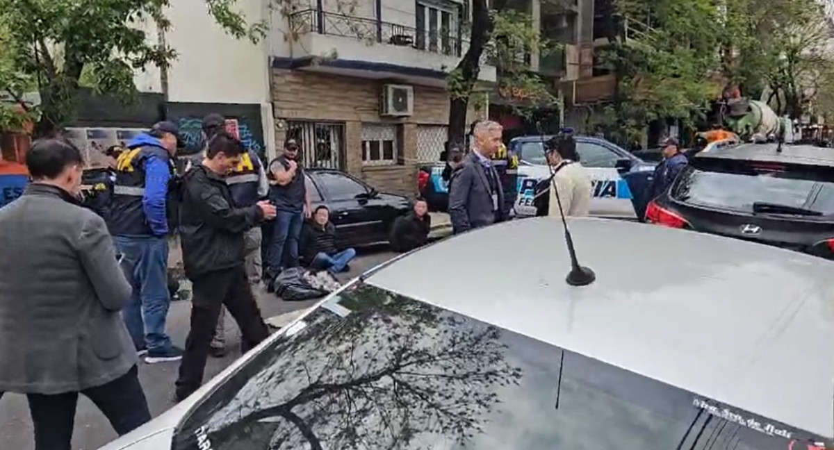 Detención de ciudadanos chinos en Belgrano. Foto: captura video