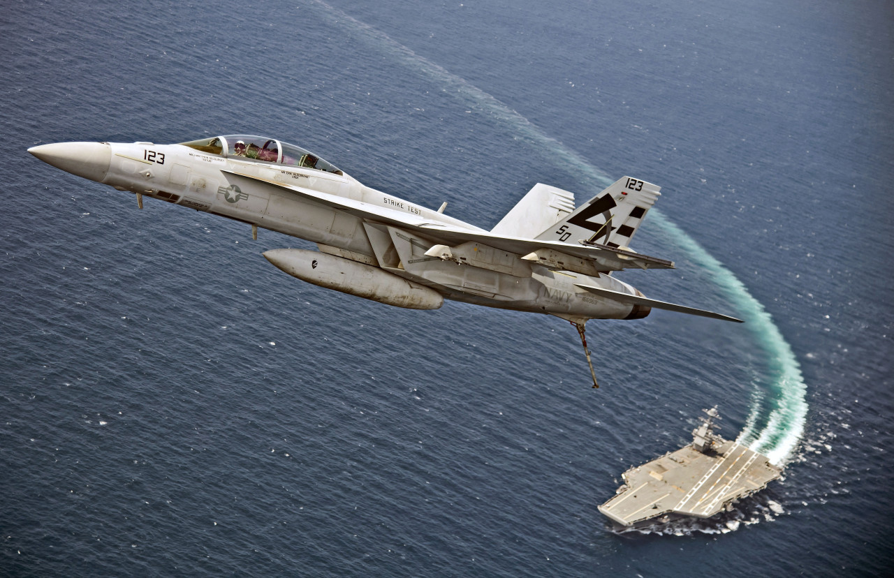 Un  Super Hornet despega del USS Gerald R. Ford; ayuda enviada de EEUU a Israel. Foto: Reuters.