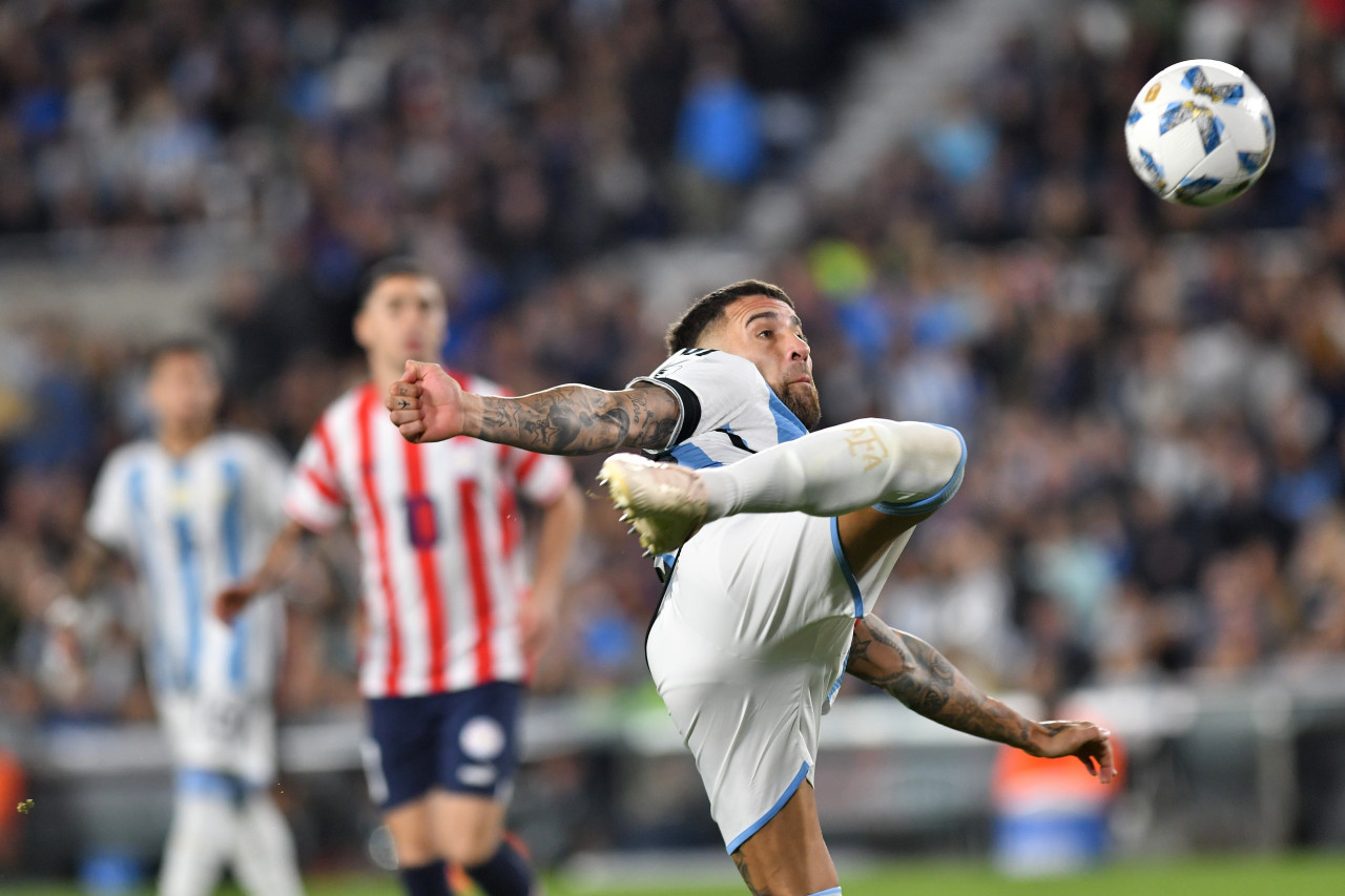 Nicolás Otamendi; Argentina vs Paraguay. Foto: Télam.