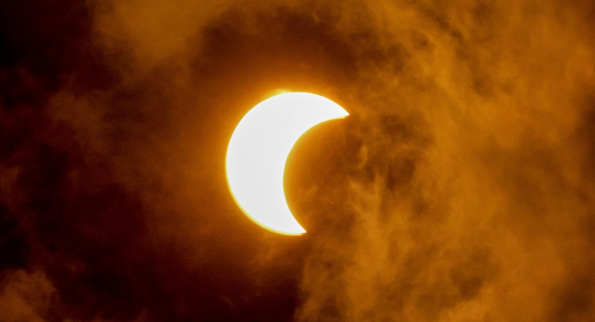 Eclipse solar anular desde Atlanta, Estados Unidos. Foto: EFE.