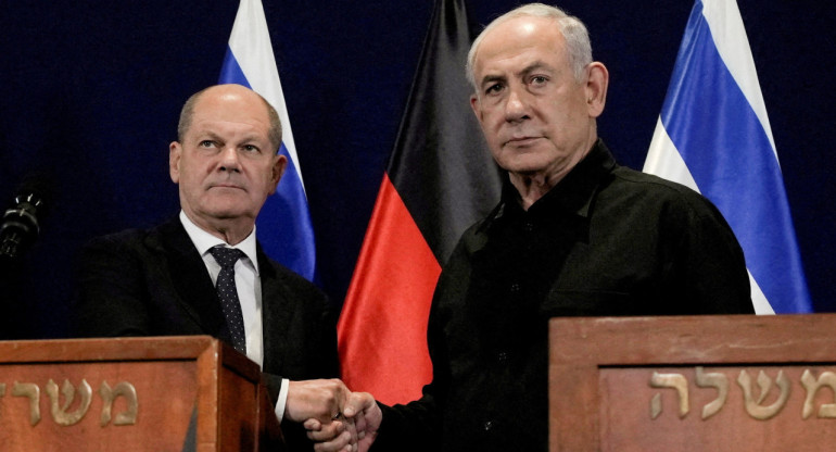 Netanyahu junto a Scholz. Foto: Reuters.