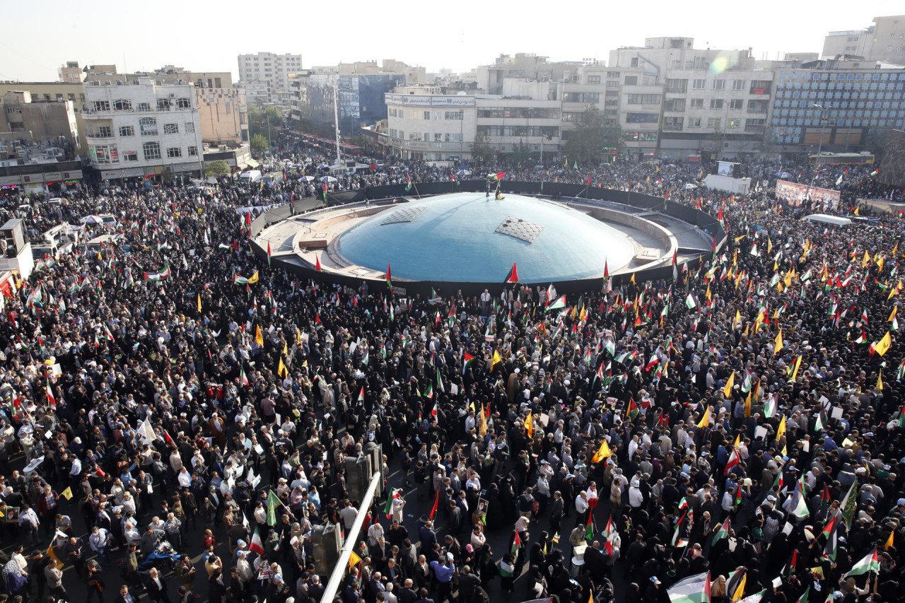 Marcha multitudinaria en Irán contra Israel. Foto: EFE.