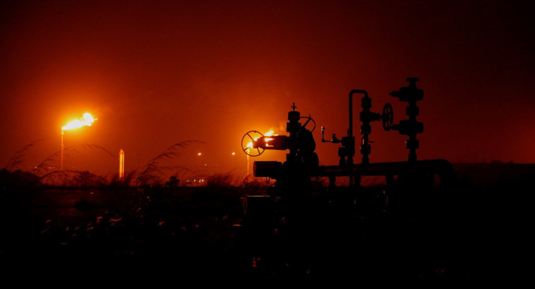 Estados Unidos levantó de forma temporal las sanciones de gas y petróleo a Venezuela. Foto: Reuters.