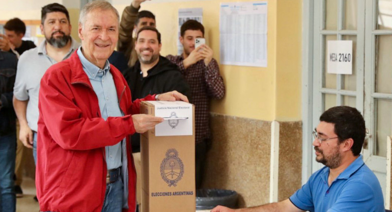 Juan Schiaretti emitió su voto. Foto: NA.