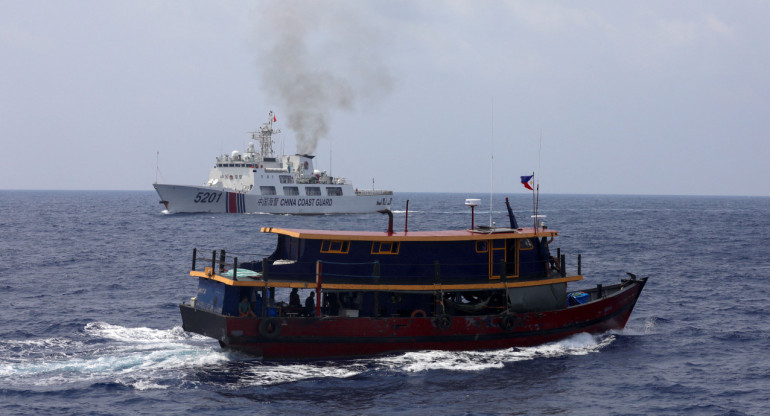 Colisión de barcos chinos y filipinos. Foto: EFE.