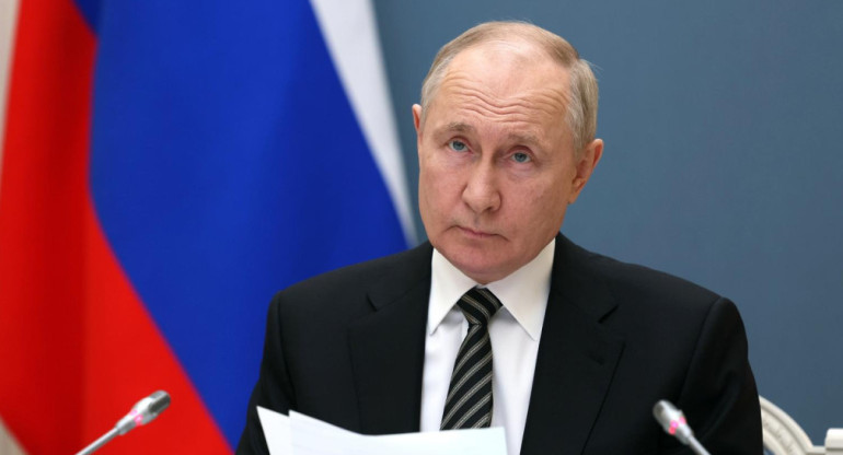 Vladimir Putin asiste a un entrenamiento para probar las fuerzas de disuasión estratégica a través de un enlace de vídeo en Moscú, Rusia, el 25 de octubre de 2023. EFE