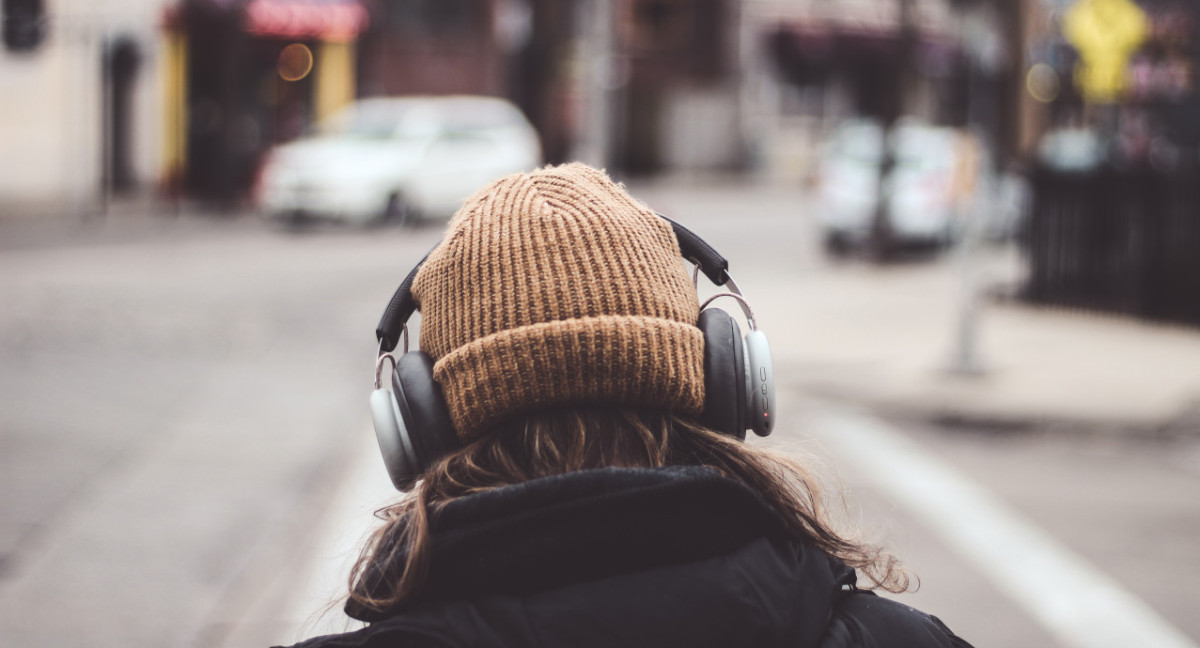 Escuchar música. Foto: Unsplash.