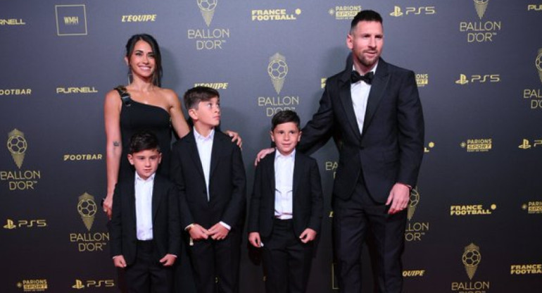 Thiago, Mateo y Ciro Messi en la gala del Balón de Oro 2023. Foto Twitter @mateo_messi20.