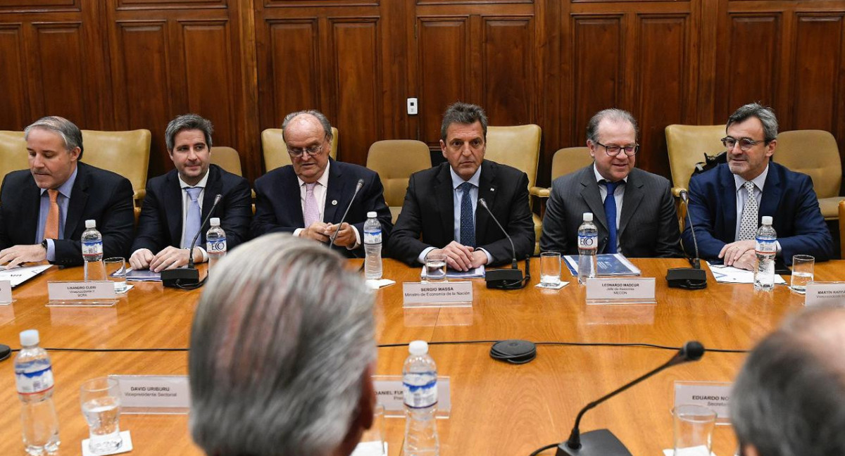 Sergio Massa en la sede de la UIA. Foto: Prensa.