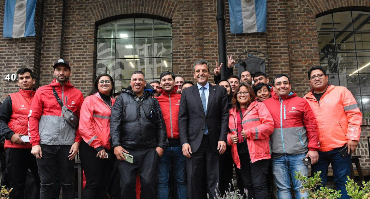 Sergio Massa se reunión con trabajadores de plataformas de delivery