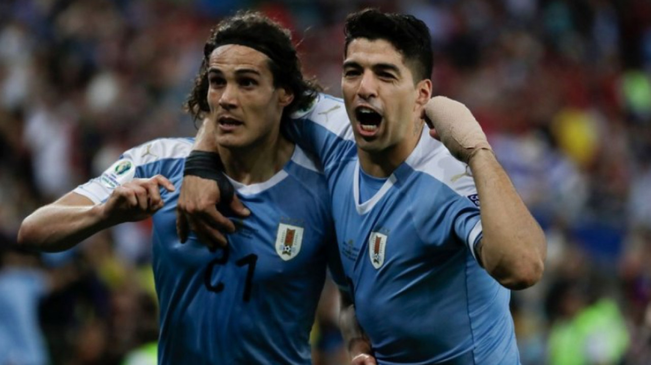 Edinson Cavani y Luis Suárez en la Selección de Uruguay. Foto: REUTERS.