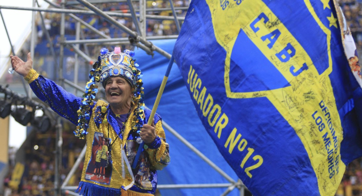 ¿Qué le pasa al cuerpo y cabeza de un hincha cuando ve un partido de fútbol?. Foto: NA