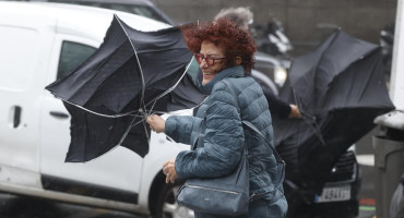 Toda España, salvo las Canarias, se mantiene en alerta por las fuertes ráfagas de viento. Foto: EFE.