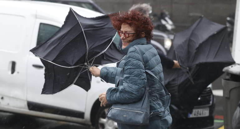 Toda España, salvo las Canarias, se mantiene en alerta por las fuertes ráfagas de viento. Foto: EFE.