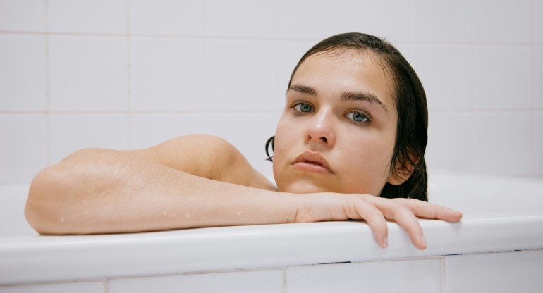 Los efectos en el organismo de bañarse con agua fría. Foto Unsplash.