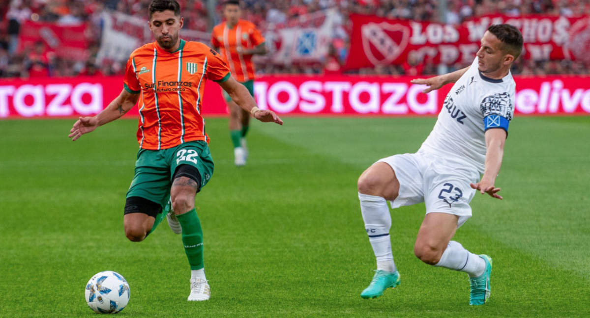 Emanuel Coronel e Iván Marcone; Independiente vs Banfield. Foto: NA