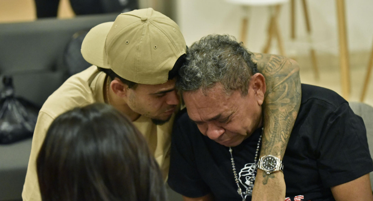 Reencuentro de Luis Díaz con su padre tras el secuestro en Colombia. Foto: EFE.