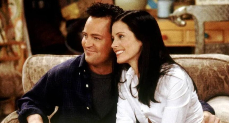 Courteney Cox y Matthew Perry protagonizaron Friends durante 10 temporadas. Foto: captura