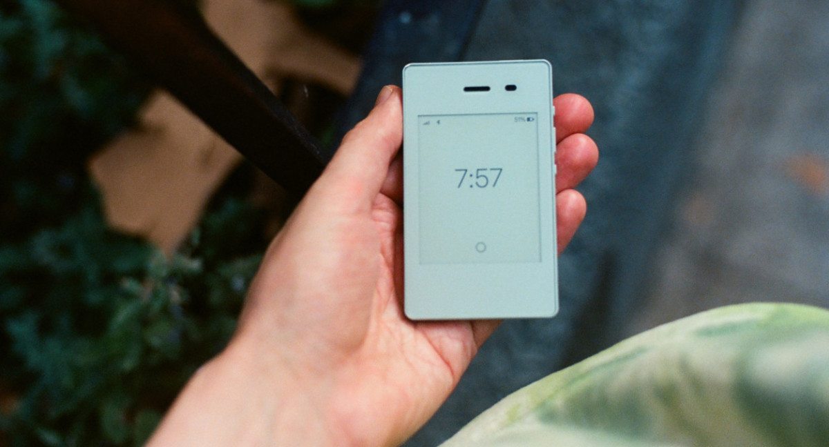 "The light phone II", el nuevo celular ecológico. Foto: Twitter/ @thelightphone