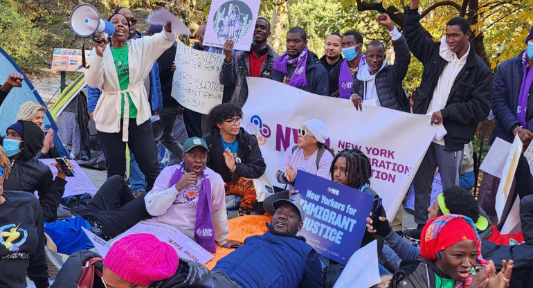 Protesta por la crisis migratoria en Nueva York. Foto: EFE