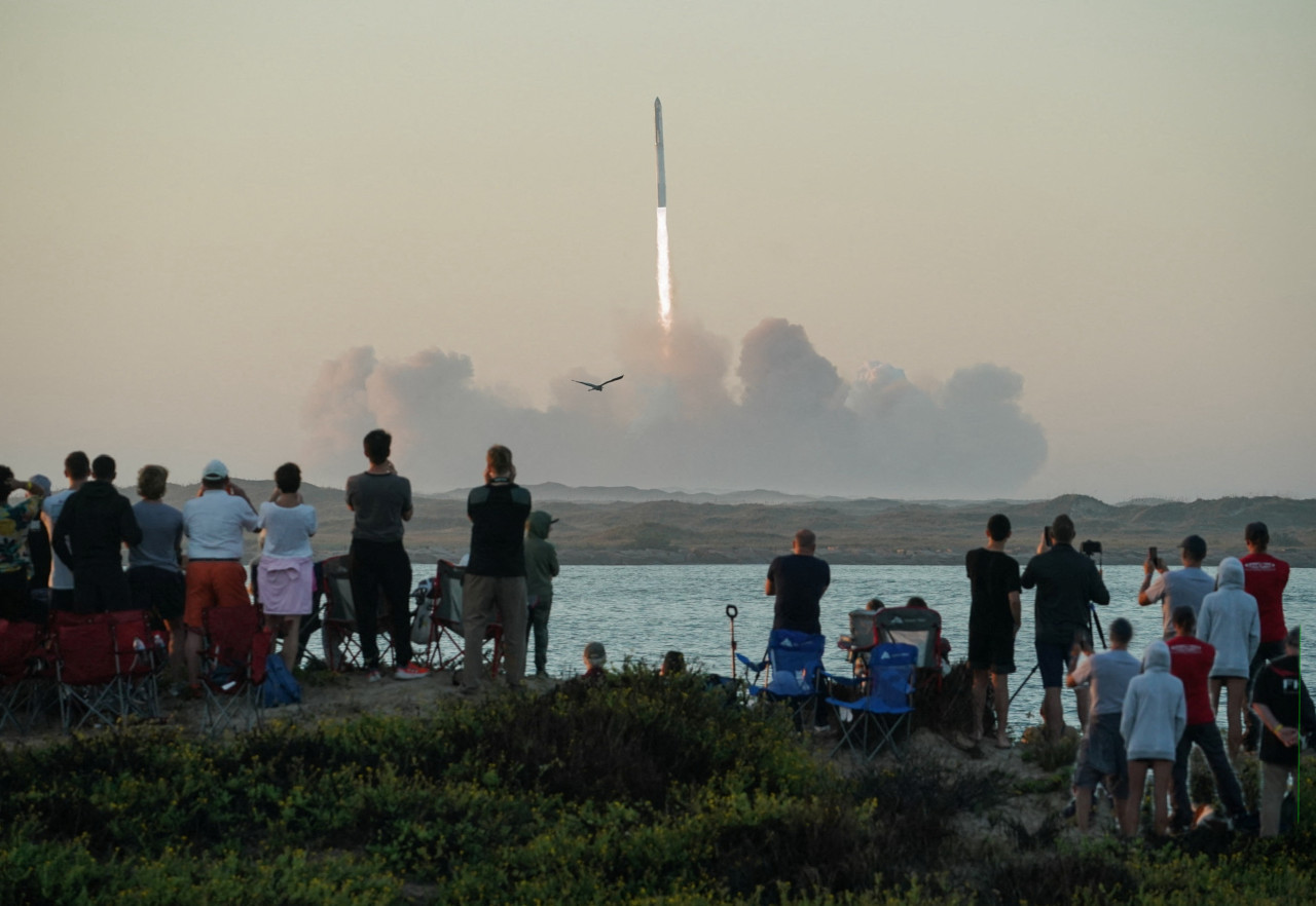 إطلاق صاروخ ستارشيب التابع لشركة SpaceX.  الصورة: رويترز.