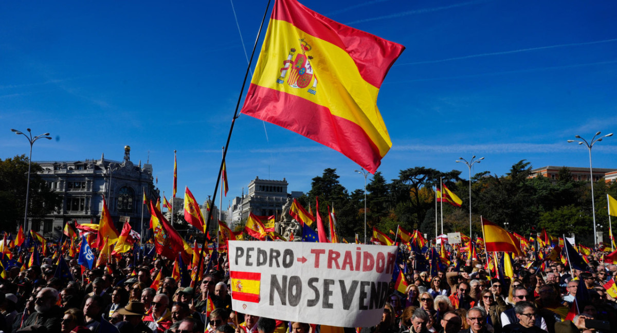 Manifestación en Madrid en contra de Pedro Sánchez y la amnistía con catalanes. Foto: EFE