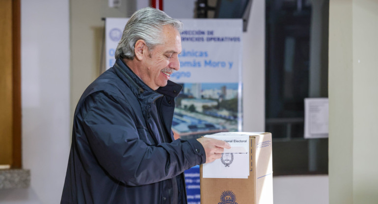 Alberto Fernández votando en el balotaje 2023. Foto: Télam.