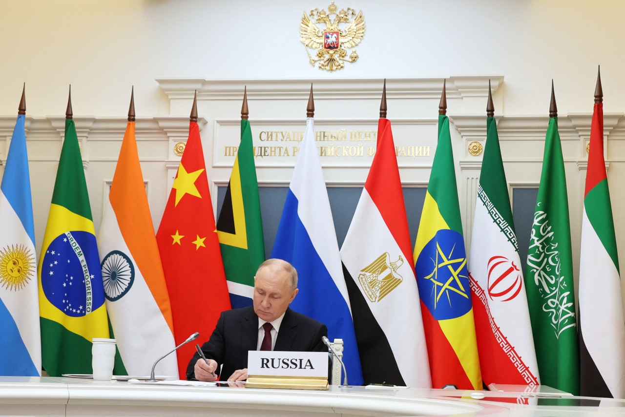 Vladimir Putin en reunión con los integrantes de los BRICS. Reuters