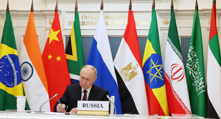 Vladimir Putin en reunión con los integrantes de los BRICS. Reuters