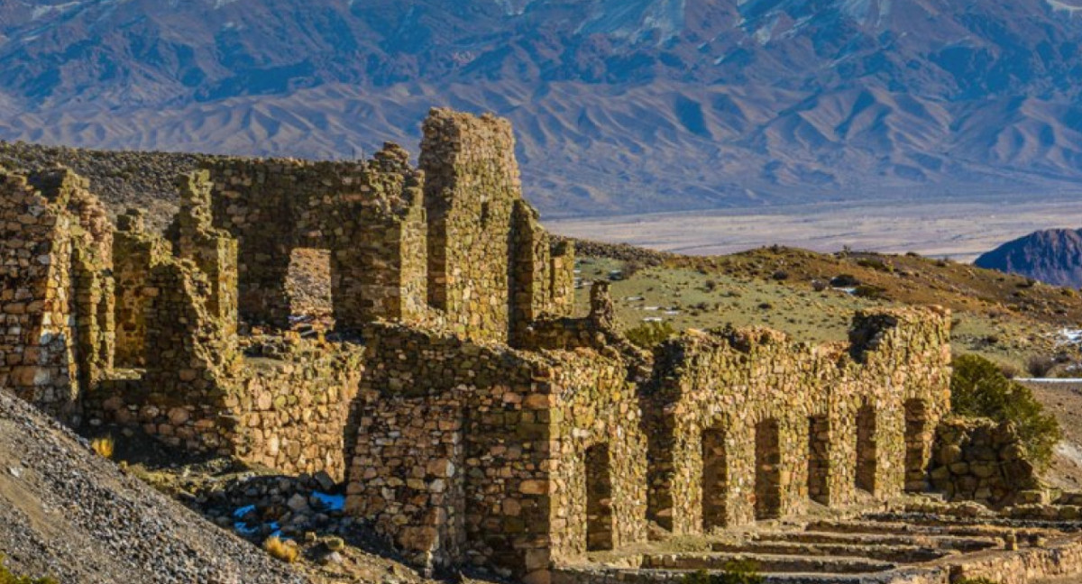 Las minas de la ciudad fantasmal de Paramillos. Foto NA.