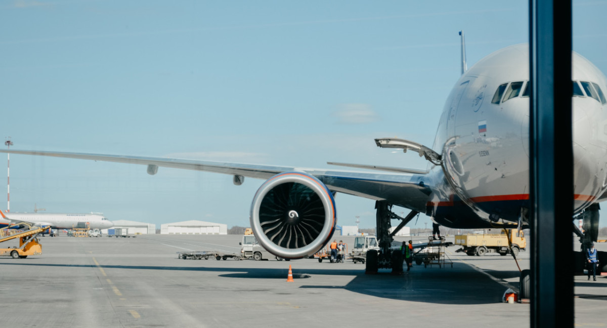 Viajar en avión. Foto: Unsplash