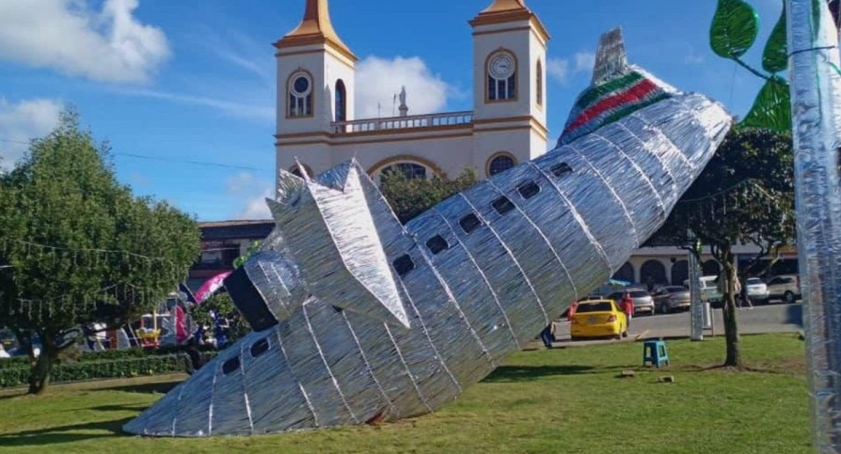 La repudiable figura que instalaron en Colombia. Foto: @Trivela